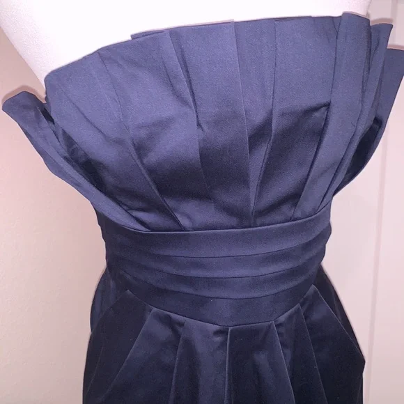 Snap Strapless Pleated Dress - Picture 7 of 17